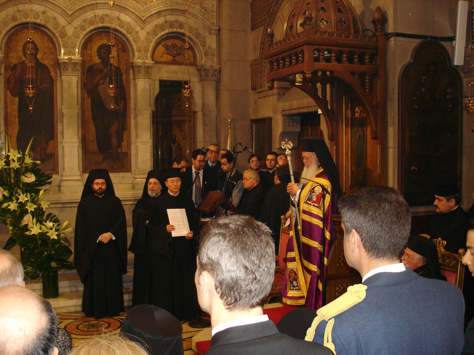 Patriarche_durant_moleben_m.jpg